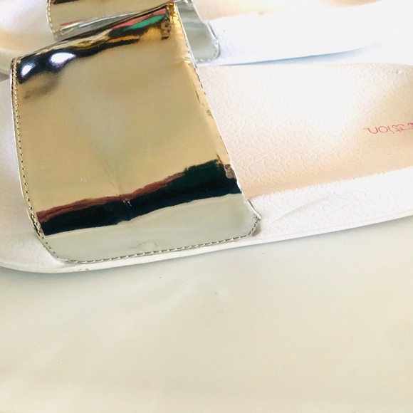 Xhilaration slides flip flops white with silver metallic - Picture 2 of 3